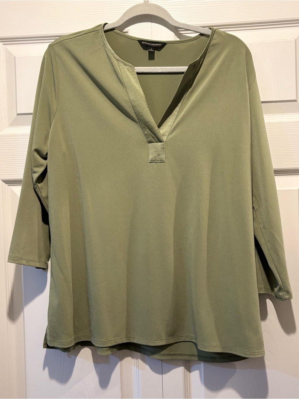 Banana Republic Green Split V-Neck Tunic Blouse 3/4 Sleeve Top Office Casual L